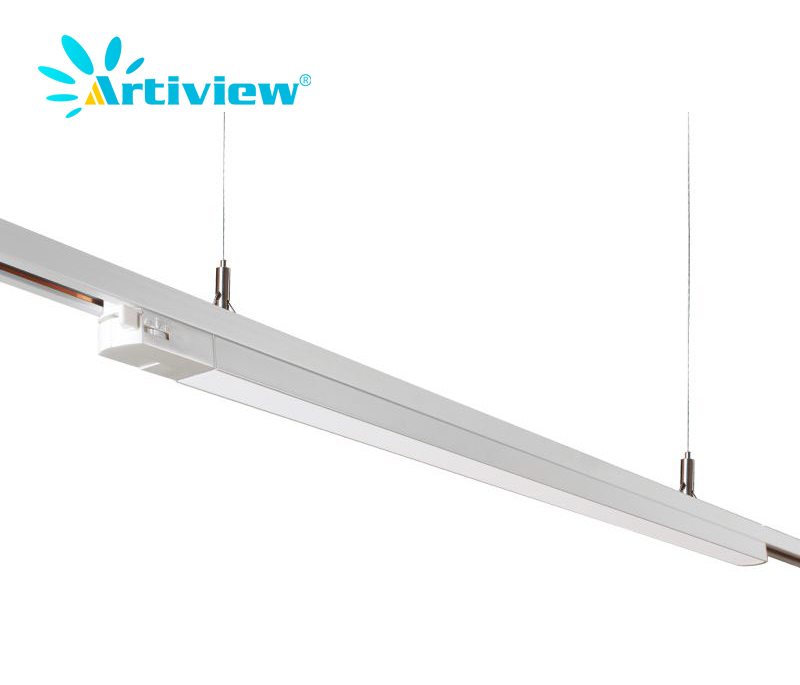  UGR<19 30w tracking mounted linear light 